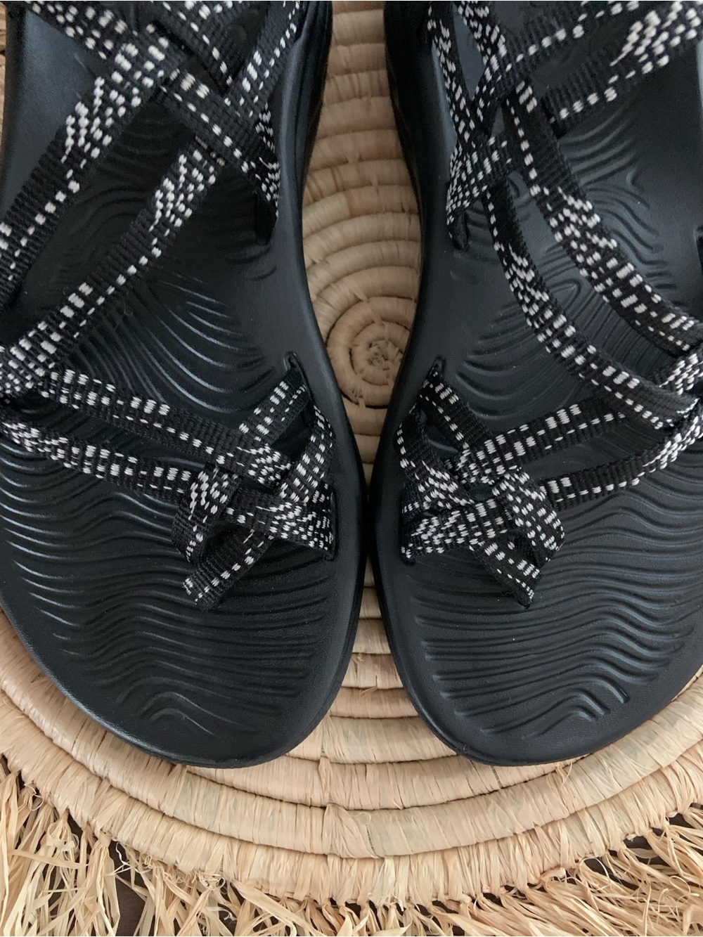 CHACO Women's Z/Volv X2 Sandals Black‎ White Size 7 - Picture 3 of 12